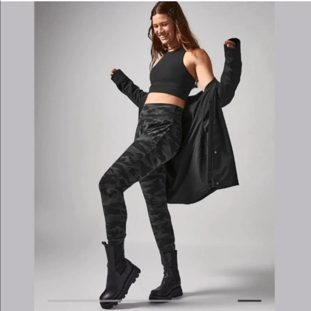 Athleta salutation camo joggers high waisted size XS‎